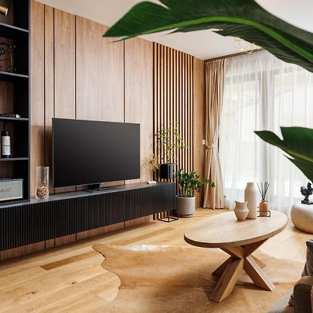Pure Living Apartment W. Private Parking ブラショフ エクステリア 写真